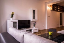 익스클루시브 아파트먼트 인 더 센터 위드 리버 뷰 - EXCLUSIVE APARTMENT IN THE CENTER WITH RIVER VIEW - 티라트래블 - 최저가 호텔... 