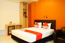 OYO 629 Grand Vella Hotel | Qantas Hotels OYO 629 Grand Vella Hotel