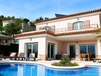 Beautiful Villa With Fantastic View and Infinity Pool Near Santa Cristina Daro | Qantas Hotels Beautiful Villa With Fantastic... 