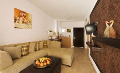 로데스 수페리어 스위트 - 치크 풀사이드 리트리트 - Rhodes Superior Suite - Chic Poolside Retreat 티라트래블 로데스 수페리어... 