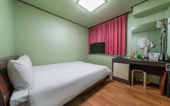 Jangchung Yangmi Motel - Jangchung Yangmi Motel - 티라트래블 - 최저가 호텔 예약