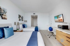 Upper Studio w Balcony Pool Gym Near Beach | Qantas Hotels Upper Studio w Balcony Pool Gym Near Beach
