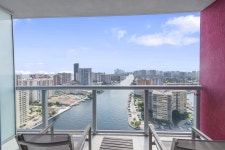 Upper Studio w Balcony Pool Gym Near Beach | Qantas Hotels Upper Studio w Balcony Pool Gym Near Beach