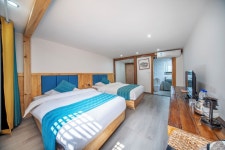 Xijiang Yunting Light Luxury Panoramic | Qantas Hotels Xijiang Yunting Light Luxury Panoramic