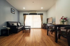 J 타운 서비스 아파트먼트 (J-Town Serviced Apartments) - 몽키트래블