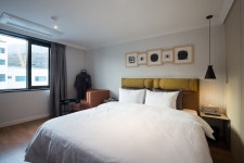 Brown-Dot Choup | Qantas Hotels Brown-Dot Choup