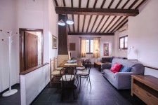 뷰 투 더 두오모 저스트 인프런트 오브 피티-팰리스