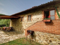 Farmhouse in Monte Santa Maria Tiberina With Garden | Qantas Hotels Farmhouse in Monte Santa Maria Tiberina With Garden