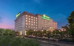Holiday Inn Foshan Nanhai Central, an IHG Hotel 최저가 숙소, 한눈에 비교하기 | 올스테이 Holiday Inn Foshan Nanhai Central, an IHG... 