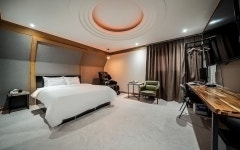 Guri J | Qantas Hotels Guri J