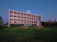 Pride Biznotel Manjusar | Qantas Hotels Pride Biznotel Manjusar