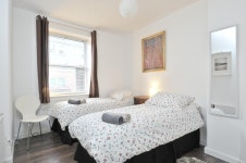 367 Comfortable 2 Bedroom Apartment on the Edge of Edinburgh s Historic Old Town | Qantas Hotels 367 Comfortable 2 Bedroom... 