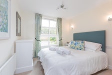 388 Fabulous 2 Bedroom Apartment With Parking 2 Minutes Walk From the Royal Mile | Qantas Hotels 388 Fabulous 2 Bedroom Apartment... 
