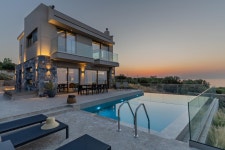 Villa Onyx - With Private Heated Pool | Qantas Hotels Villa Onyx - With Private Heated Pool