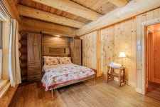 Executive Plus 52 - Beautiful Spacious log Home With Private hot tub Pool | Qantas Hotels Executive Plus 52 - Beautiful Spacious... 