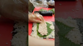 네이버 인플루언서 [네이버 인플루언서] 대구 서문시장 몽디김밥, 30초 안에 완성되는 마법 #김밥 #길거리음식 #shorts