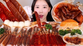 네이버 인플루언서 [네이버 인플루언서] 홑게까기의 달인🫱🦀🫲 대게 홑게회, 매운홑게, 몸통회 먹방 Soft-shell snow crab... 