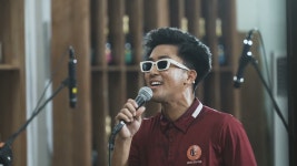 Its You - Dead Bachelors: 노래 가사, 뮤직 비디오 및 콘서트