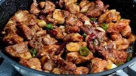 네이버 인플루언서 [네이버 인플루언서] 🥩목살 이제 그냥 구워 먹지 마세요! 갈비보다 맛있는 [목살 간장조림]