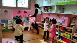 재미솔솔어린이집 사랑반 둘이살짝 | Doovi 재미솔솔어린이집 사랑반 둘이살짝