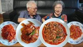 네이버 인플루언서 [네이버 인플루언서] 할머니가 유튜브를 처음 하게 된 이야기~! 매콤한 김치 제육볶음 먹방 (오징어 콩나물찜... 