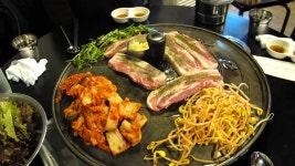 마장동 들창코 맛있는 솥뚜껑 삼겹살 | Doovi 마장동 들창코 맛있는 솥뚜껑 삼겹살