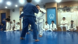 김성범유도관(JUDO)_자유대련(허리후리기(Harai-goshi) | Doovi 김성범유도관(JUDO)_자유대련(허리후리기(Harai-goshi)