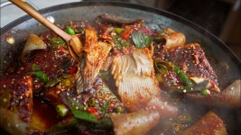 네이버 인플루언서 [네이버 인플루언서] 오늘 저녁 반찬 고민 끝! 비주얼+맛 다 잡은 가오리날개 조림