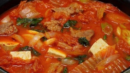 네이버 인플루언서 [네이버 인플루언서] ✔김치찌개 다 끓이고 이것 한 주먹 넣으세요! 10배 맛있어집니다.【평생 써먹으세요】김치찌개... 