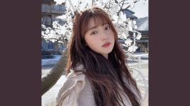 첫 눈 오는 날 - 유희: 노래 가사, 뮤직 비디오 및 콘서트