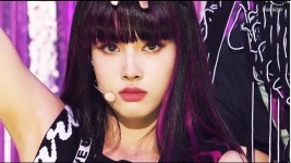 더쿠 - 보라색인지 자주색인지 헤어 브릿지 붙인 스테이씨 윤