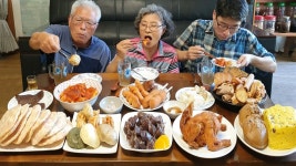 시끌벅적 추억의 시장먹방 (가마솥옛날통닭, 수수부꾸미, 떡볶이, 길거리음식) korean street food mukbang / asmr mukbang