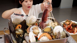 네이버 인플루언서 [네이버 인플루언서] 좋아하는 조개 가득 넣은 조개전골 먹방 마무리는 칼국수와 겉절이 Assorted Seashell Hot... 