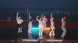 네이버 인플루언서 [네이버 인플루언서] [진해 댄스학원] KATSEYE(캣츠아이) 'Gnarly' COVERㅣ부산 광안리 버스킹