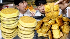 네이버 인플루언서 [네이버 인플루언서] 길거리 천원짜리 버블호떡 14개 묵고 250원짜리 잉어빵 28개.. 사장님 때문에 또묵자..