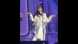 팬미팅때 찍은 유고걸 보고 가삼 - ITZY(있지) 마이너 갤러리