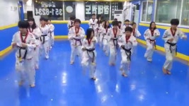 (용인대 참 태권도장) 2015년 1월30일 시범단 태보 2011 | Doovi (용인대 참 태권도장) 2015년 1월30일 시범단 태보 2011