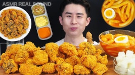 네이버 인플루언서 [네이버 인플루언서] 겉바속촉 크크크치킨 순살 꿀조합 먹방 과연 뼈보다 맛있을까? ASMR 리얼사운드 (ft. 로제 누들 떡볶이)
