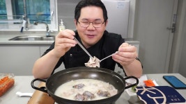 이거 정말 단백하고~ 시원하네요~ 해장하러와서 다시 달리는 순대국밥~ - YouTube 이거 정말 단백하고~ 시원하네요~  해장하러와서 다시 달리는... 