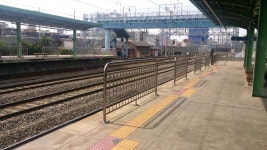 송탄역을 통과하는 다양한 행선지의 열차들 | Doovi 송탄역을 통과하는 다양한 행선지의 열차들