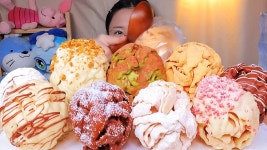 네이버 인플루언서 [네이버 인플루언서] 망치로 부셔먹는 독일 로텐부르크 전통과자 슈니발렌🍭 슈네발렌 독일 과자 디저트 먹방... 