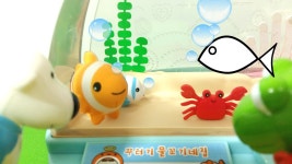 저 물꼬기는 내가 먹을꺼야! ★뽀로로 장난감 애니 | Doovi 저 물꼬기는 내가 먹을꺼야! ★뽀로로 장난감 애니