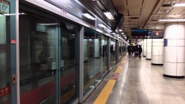 서울 지하철 8호선 천호역 암사행 발차 (Seoul Subway Line 8) | Doovi 서울 지하철 8호선 천호역 암사행 발차 (Seoul Subway Line 8)