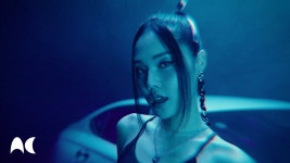 64 - BÉBE YANA：歌詞、音樂影片和演唱會