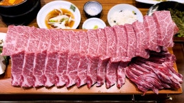 네이버 인플루언서 [네이버 인플루언서] 최고의 바베큐! 1년에 소를 1000마리 이상 잡는 최고급 한우 맛집, 통돼지 구이, 텍사스... 
