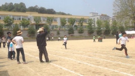 2015.5.1 탕정초등학교 운동회 4학년 달리기 (최이로) | Doovi 2015.5.1 탕정초등학교 운동회 4학년 달리기 (최이로)