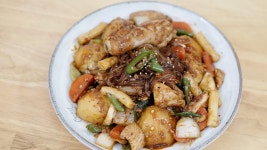 남은 국물까지 싹싹~ 비벼먹는 찜닭 황금레시피★저녁메뉴로 짱! | Doovi남은 국물까지 싹싹~ 비벼먹는 찜닭 황금레시피★저녁메뉴로 짱!