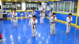 (용인대 참 태권도장) 2014년 3월 28일 시범단 단체 음악줄넘기 | Doovi (용인대 참 태권도장) 2014년 3월 28일 시범단 단체 음악줄넘기