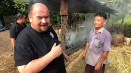 #ไก่อบปิ๊บลุงพิณ - YouTube