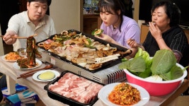 네이버 인플루언서 [네이버 인플루언서] 추억의 냉동삼겹살 먹방 가족과 오손도손 얘기하며 먹으니까 더 맛있네요😋마무리로... 